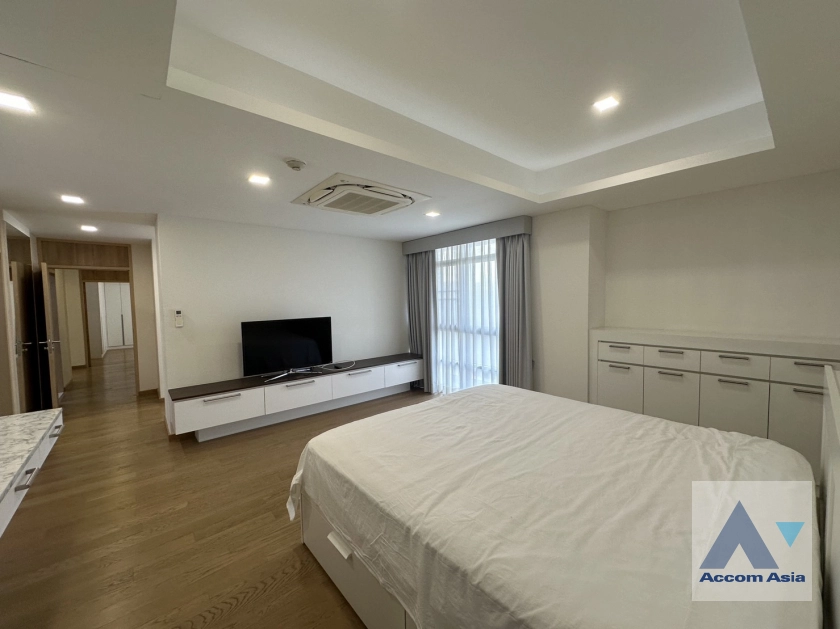 unitSpacious city-view condominium at La Cascade in Sukhumvit (24423)