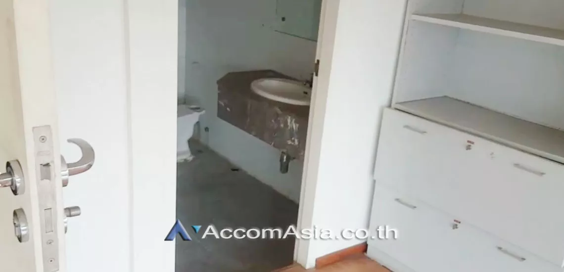 7  Building For Sale in Ratchadaphisek ,Bangkok MRT Huai Khwang AA29734