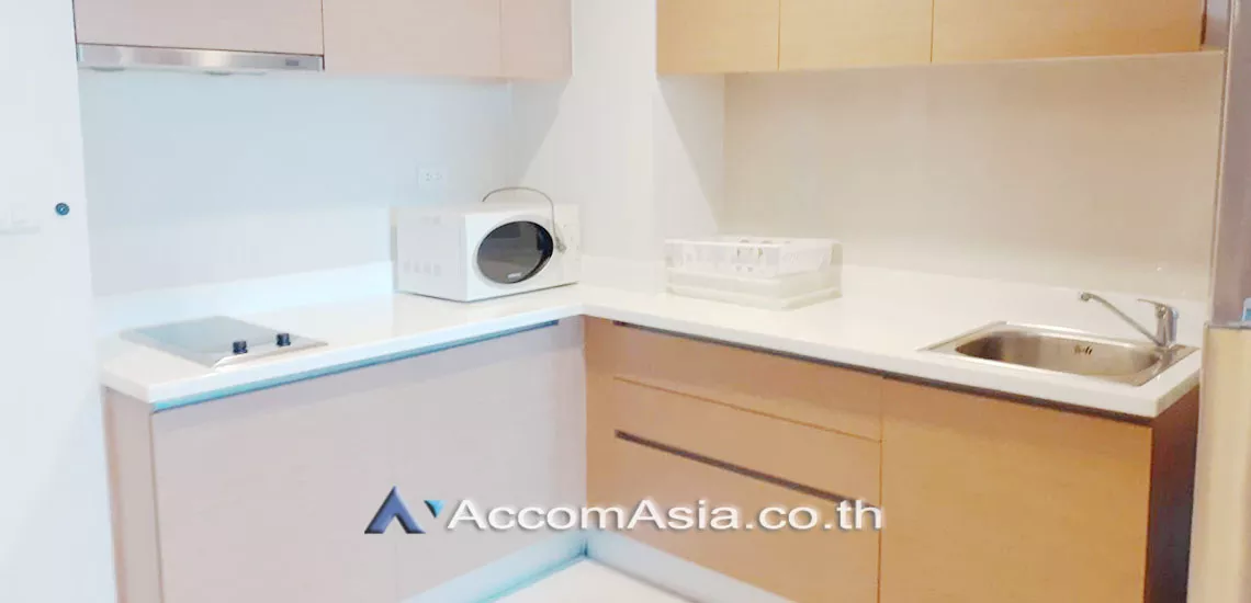  1 Bedroom  Condominium For Rent in Ploenchit, Bangkok  near BTS Ratchadamri (AA29737)