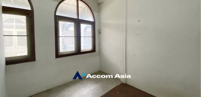  10 Bedrooms  House For Sale in Sukhumvit, Bangkok  near BTS Thong Lo (AA29745)