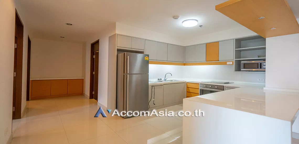  2 Bedrooms  Apartment For Rent in Sukhumvit, Bangkok  near BTS Ekkamai (AA29749)