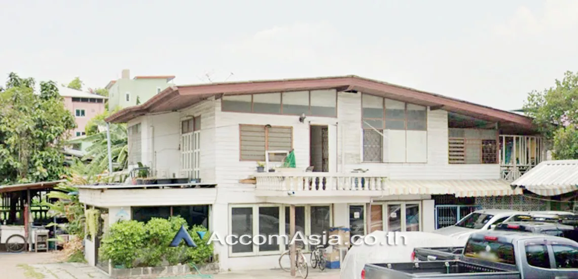 unit 3 Bedrooms  House For Sale in Sathorn, Bangkok  near BTS Chong Nonsi (AA29764)