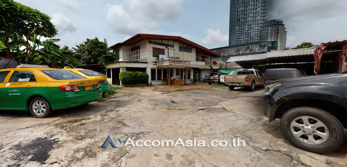  1  3 br House For Sale in Sathorn ,Bangkok BTS Chong Nonsi AA29764