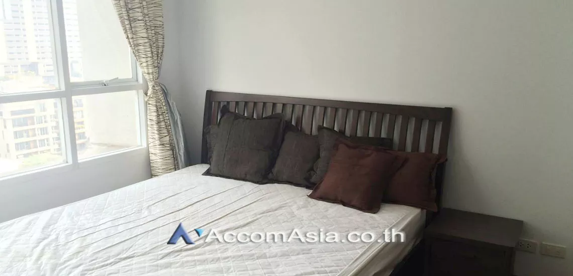  2 Bedrooms  Condominium For Rent in Ploenchit, Bangkok  near BTS Chitlom (AA29768)