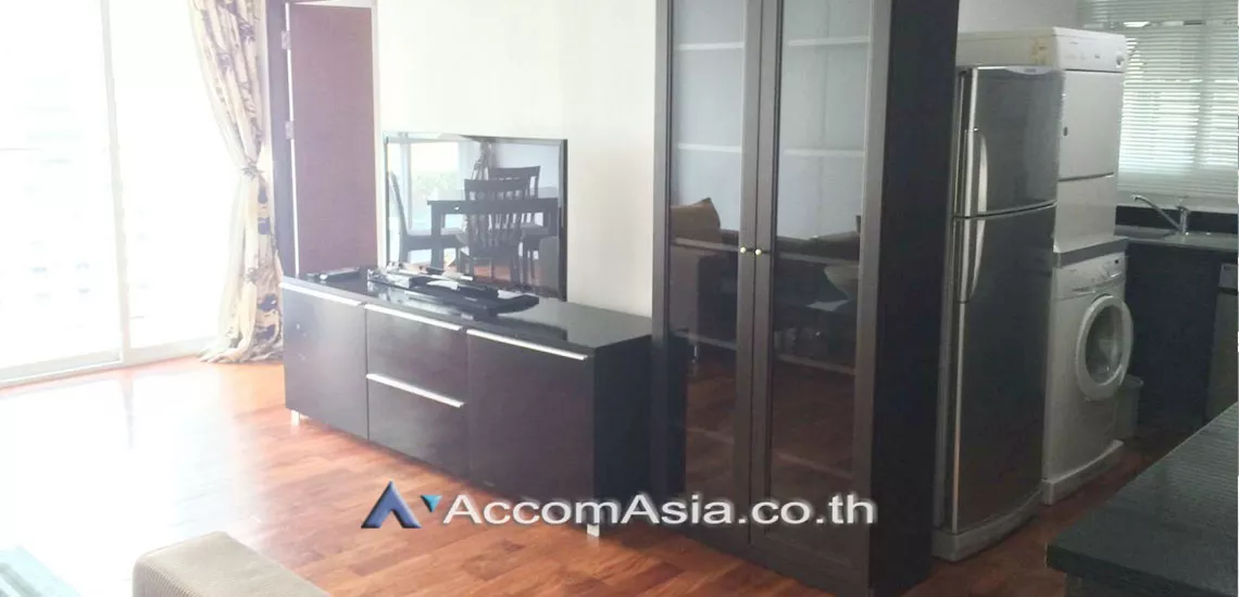  2 Bedrooms  Condominium For Rent in Ploenchit, Bangkok  near BTS Chitlom (AA29768)