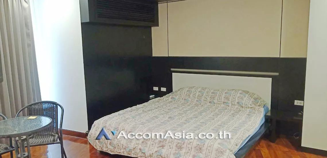  2 Bedrooms  Condominium For Rent in Ploenchit, Bangkok  near BTS Chitlom (AA29772)