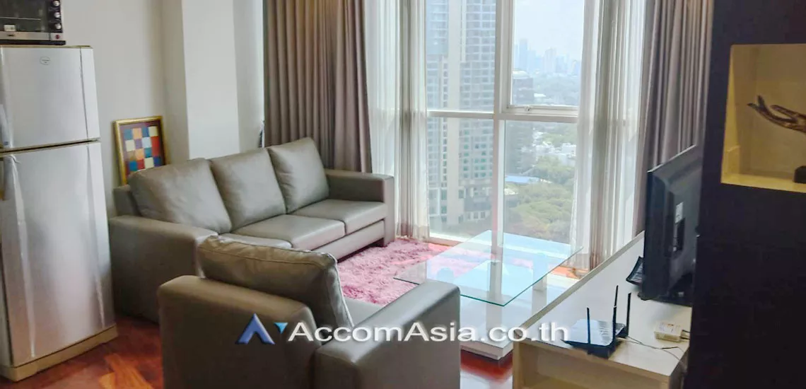  2 Bedrooms  Condominium For Rent in Ploenchit, Bangkok  near BTS Chitlom (AA29772)