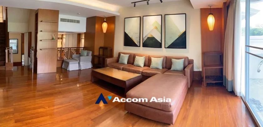  3 Bedrooms  Townhouse For Rent & Sale in Sukhumvit, Bangkok  near BTS Thong Lo (AA29775)