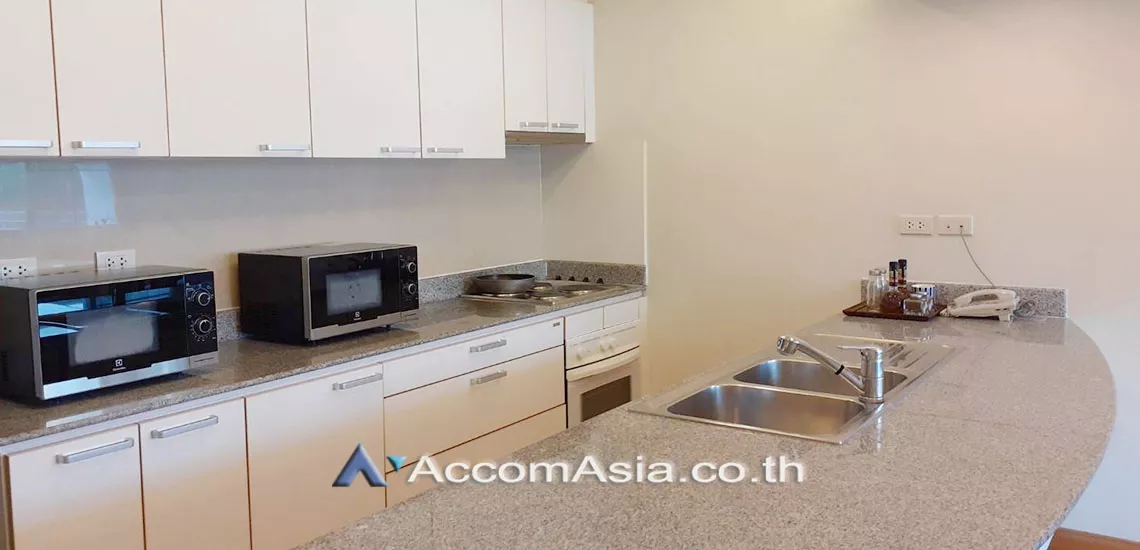  2 Bedrooms  Apartment For Rent in Ploenchit, Bangkok  near BTS Ratchadamri (AA29785)