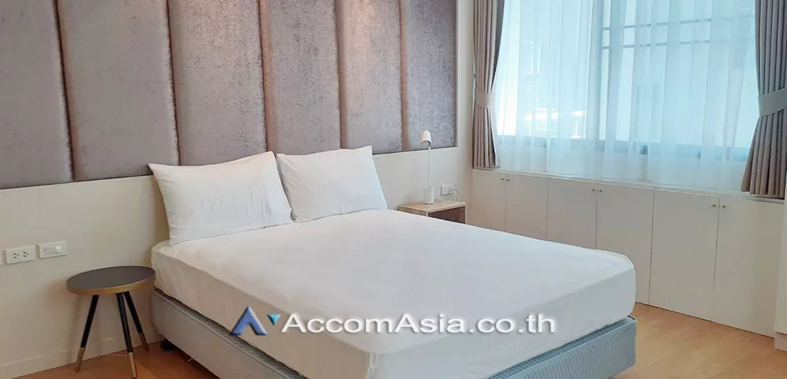  2 Bedrooms  Apartment For Rent in Ploenchit, Bangkok  near BTS Ratchadamri (AA29786)