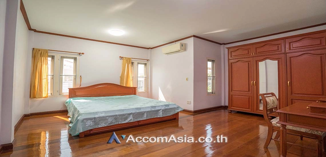 unitHome Office |  3 Bedrooms  House For Rent in Sukhumvit, Bangkok  near BTS Ekkamai (AA29809)