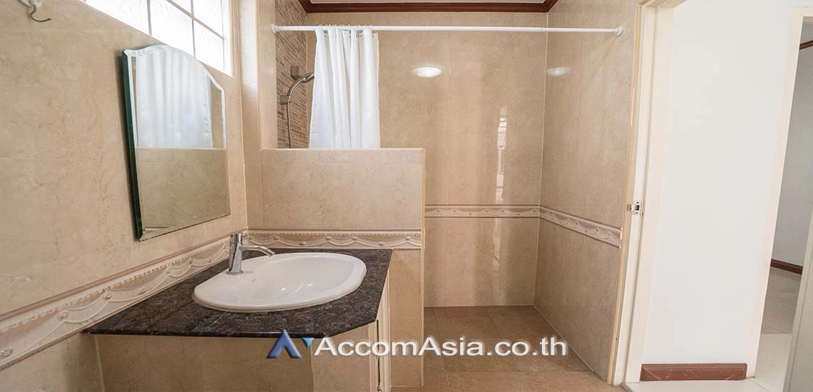 10  3 br House For Rent in Sukhumvit ,Bangkok BTS Ekkamai AA29809