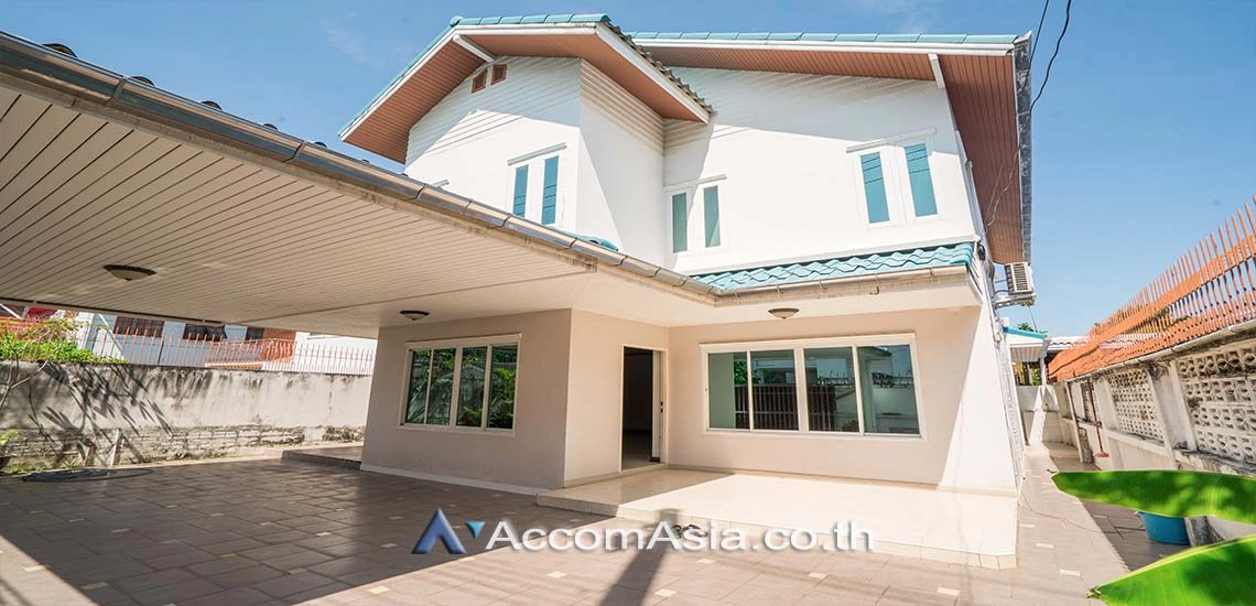 unitHome Office |  3 Bedrooms  House For Rent in Sukhumvit, Bangkok  near BTS Ekkamai (AA29809)