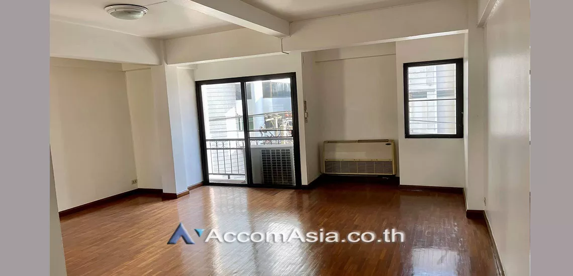 Home Office |  8 Bedrooms  Townhouse For Rent in Sukhumvit, Bangkok  near BTS Nana (AA29832)