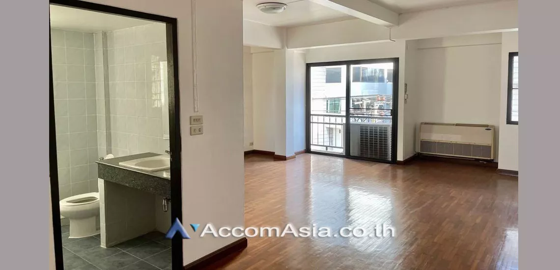 Home Office |  8 Bedrooms  Townhouse For Rent in Sukhumvit, Bangkok  near BTS Nana (AA29832)