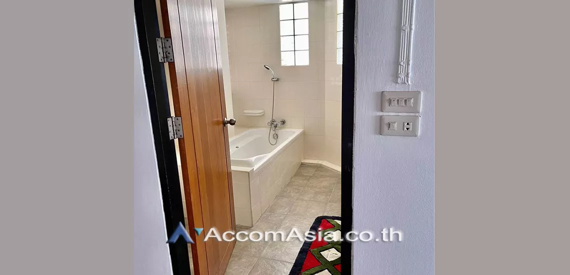 11  8 br Townhouse For Rent in Sukhumvit ,Bangkok BTS Nana AA29832