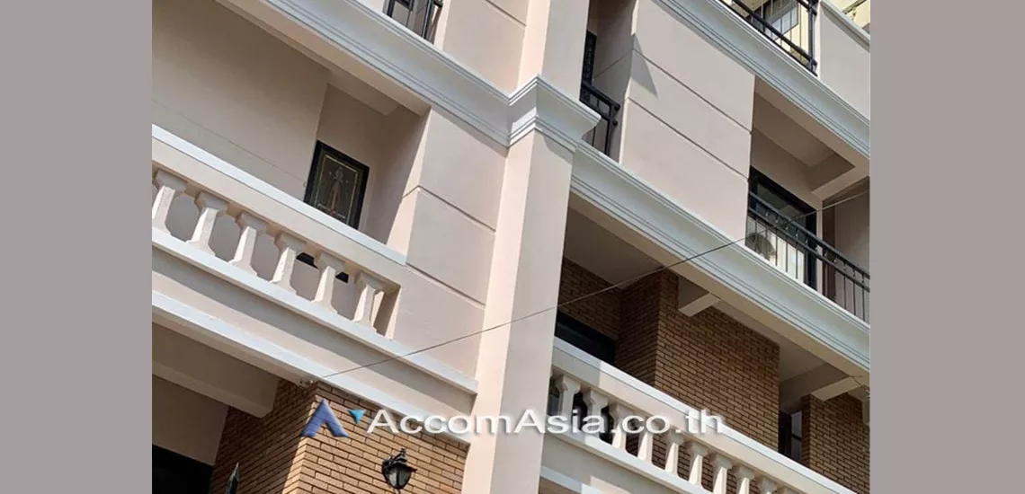 13  8 br Townhouse For Rent in Sukhumvit ,Bangkok BTS Nana AA29832