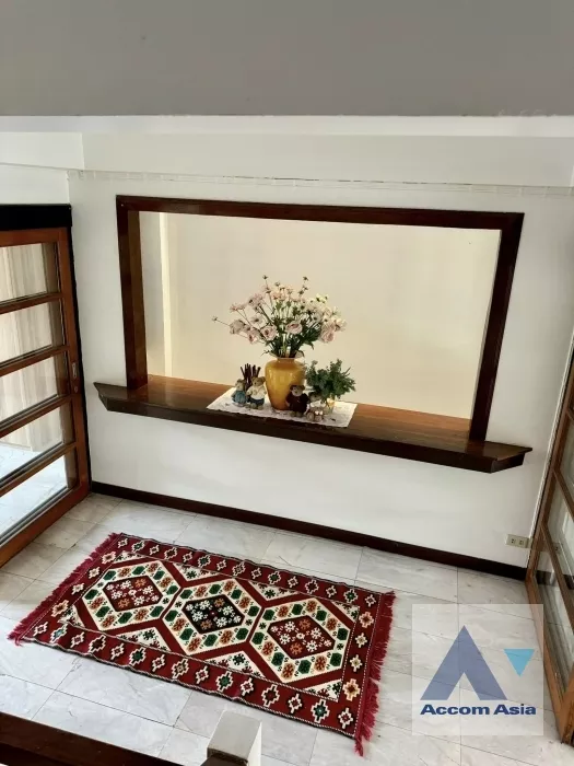  2  8 br Townhouse For Rent in Sukhumvit ,Bangkok BTS Nana AA29833