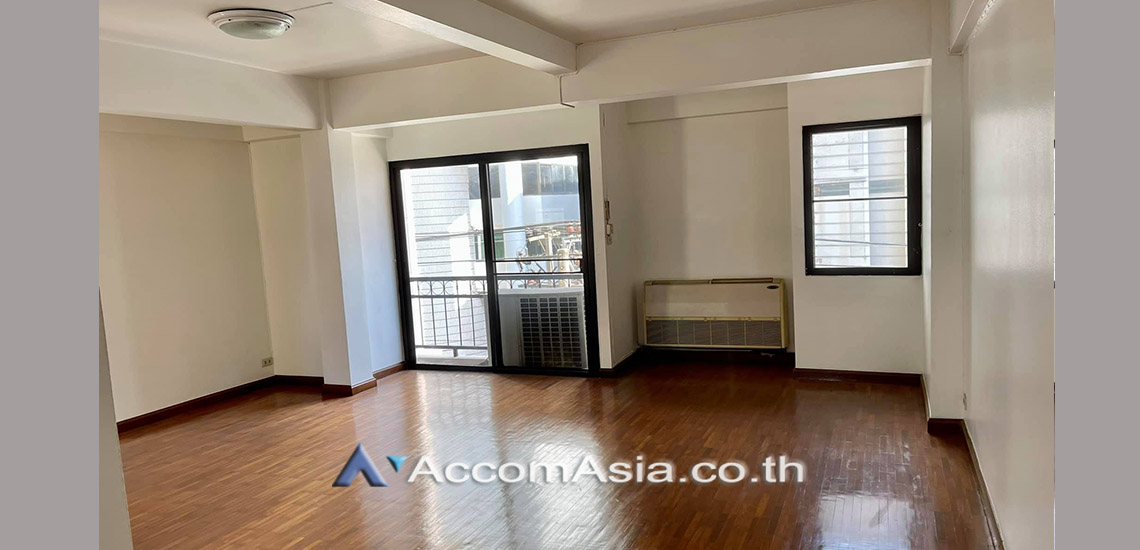  8 Bedrooms  Townhouse For Rent in sukhumvit ,BangkokBTS-Nana- AA29833