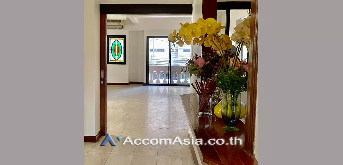 11  8 br Townhouse For Rent in Sukhumvit ,Bangkok BTS Nana AA29833