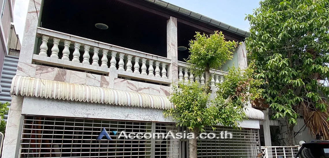  3 Bedrooms  Townhouse For Sale in Sukhumvit, Bangkok  near BTS Phrom Phong (AA29835)