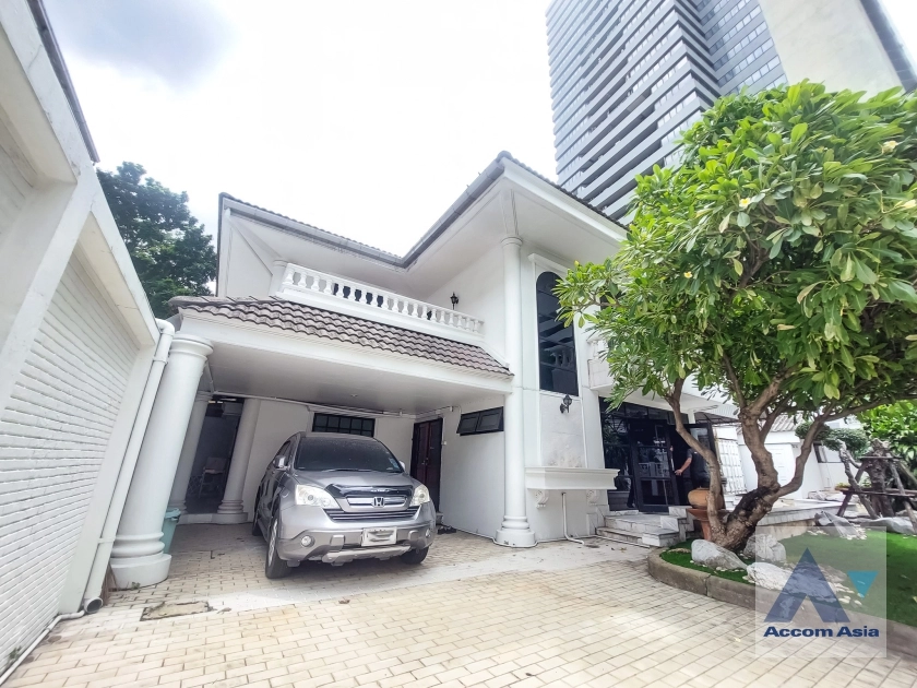  2  3 br House For Rent in ratchadapisek ,Bangkok MRT Rama 9 AA29838