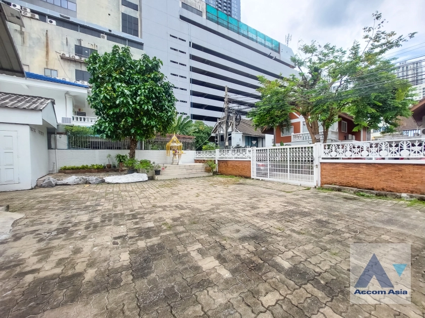 Home Office |  3 Bedrooms  House For Rent in Ratchadapisek, Bangkok  near MRT Rama 9 (AA29838)