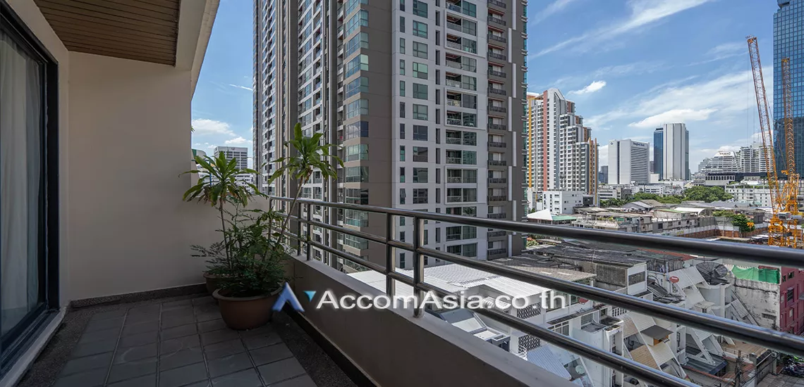 11  2 br Condominium For Sale in Silom ,Bangkok BTS Surasak at Sampoom Garden AA29839