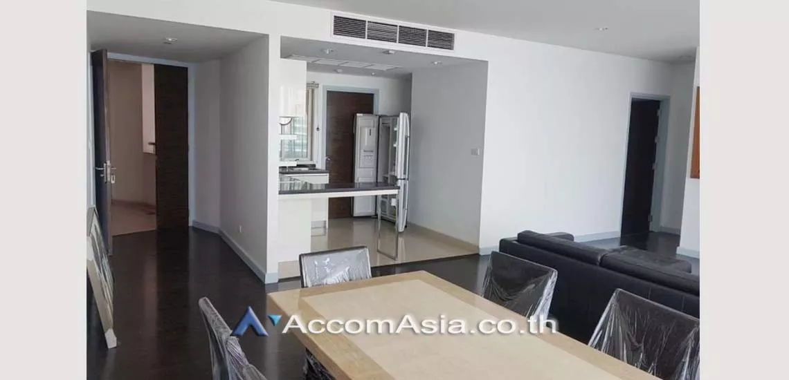 unit 3 Bedrooms  Condominium For Rent in Charoen Nakhon, Bangkok  near BTS Krung Thon Buri (AA29841)