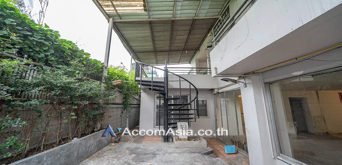  2  3 br House For Rent in ploenchit ,Bangkok BTS Ploenchit AA29858