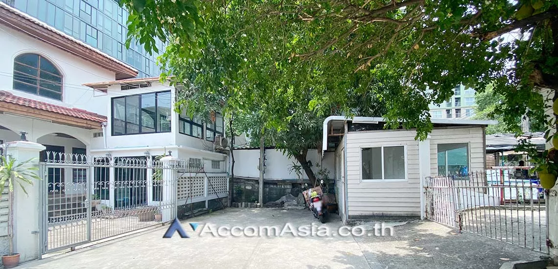  2 Bedrooms  House For Rent in Sukhumvit, Bangkok  near BTS Asok - MRT Sukhumvit (AA29865)
