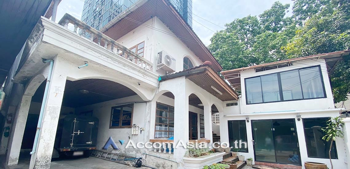  2  4 br House For Sale in Sukhumvit ,Bangkok MRT Queen Sirikit National Convention Center AA29866
