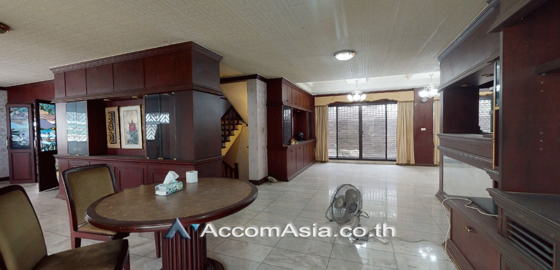  1  4 br House For Sale in Sukhumvit ,Bangkok BTS Phrom Phong AA29867