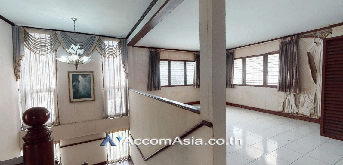 8  4 br House For Sale in Sukhumvit ,Bangkok BTS Phrom Phong AA29867