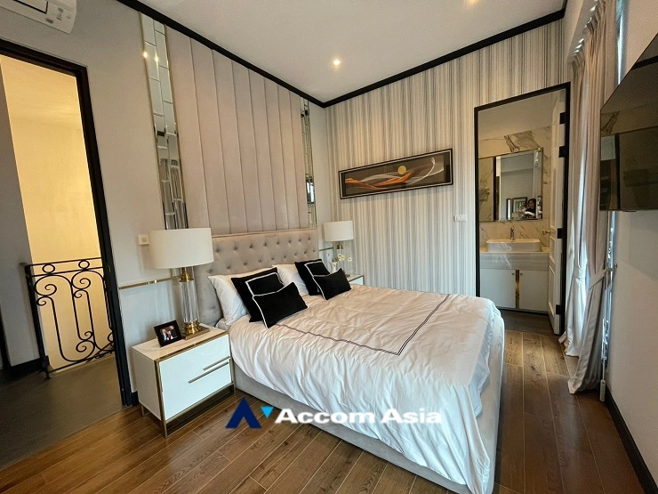 15  4 br House for rent and sale in Sukhumvit ,Bangkok BTS Ekkamai - BTS Phra khanong at House  in compound AA29882