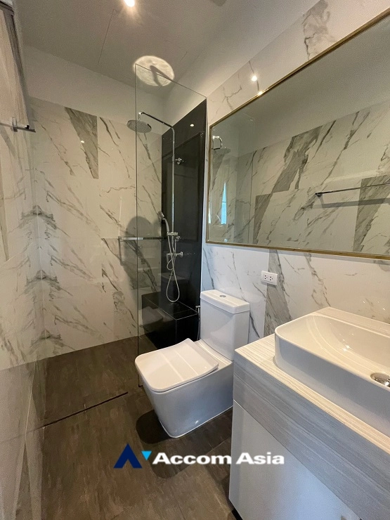 24  4 br House for rent and sale in Sukhumvit ,Bangkok BTS Ekkamai - BTS Phra khanong at House  in compound AA29882