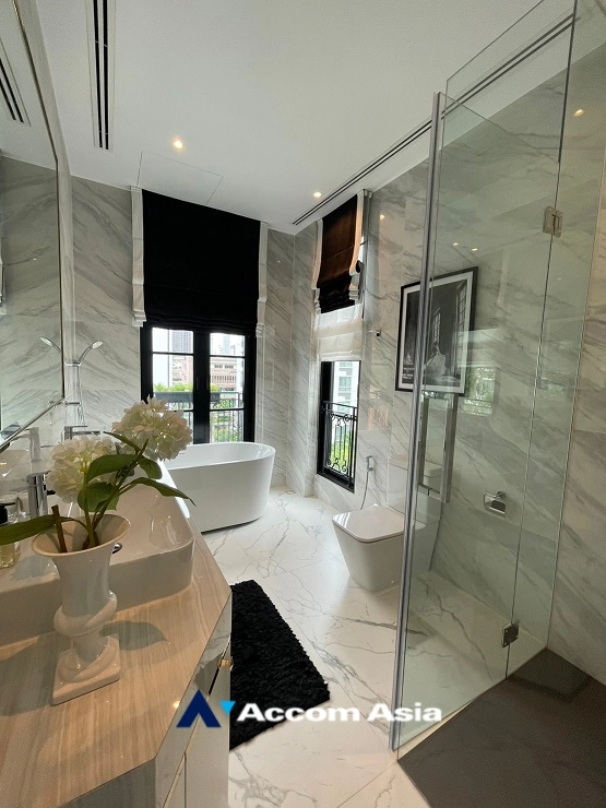 22  4 br House for rent and sale in Sukhumvit ,Bangkok BTS Ekkamai - BTS Phra khanong at House  in compound AA29882