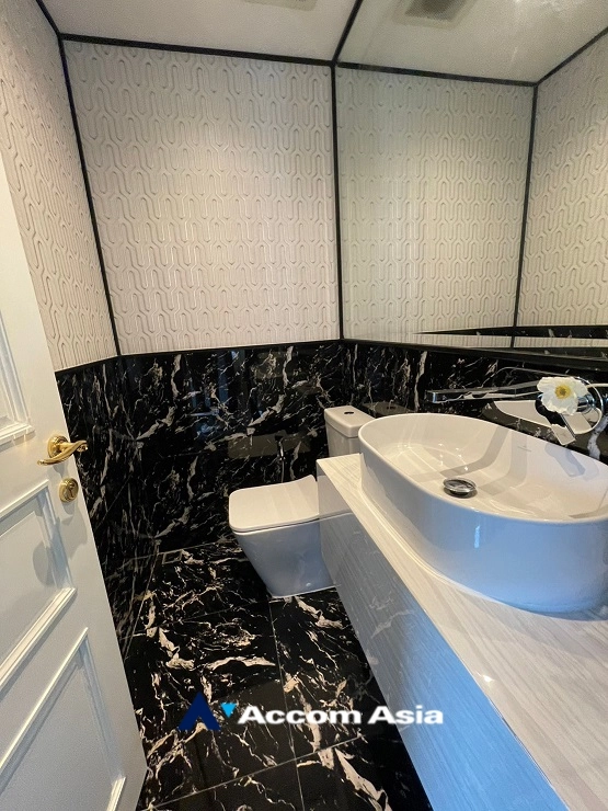 25  4 br House for rent and sale in Sukhumvit ,Bangkok BTS Ekkamai - BTS Phra khanong at House  in compound AA29882