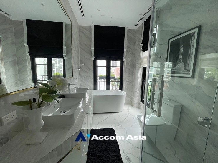 23  3 br House for rent and sale in Sukhumvit ,Bangkok BTS Ekkamai - BTS Phra khanong at House  in compound AA29882