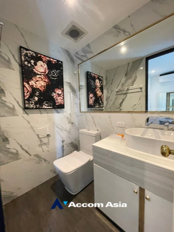 26  4 br House for rent and sale in Sukhumvit ,Bangkok BTS Ekkamai - BTS Phra khanong at House  in compound AA29882