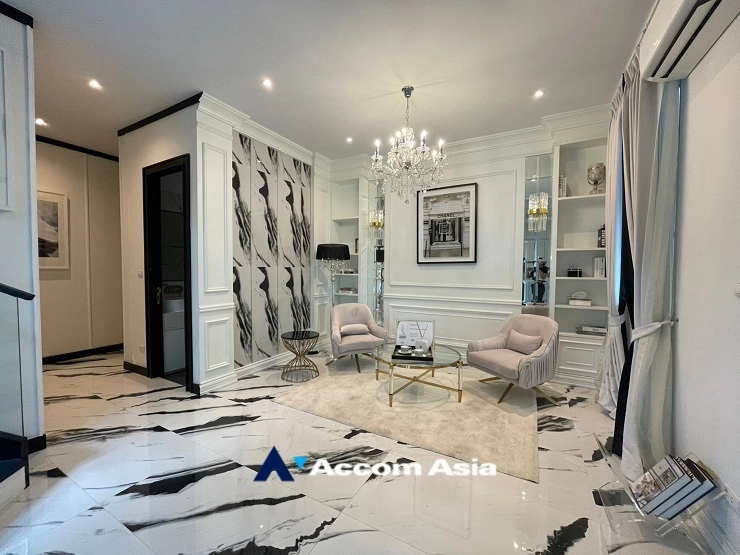 9  4 br House for rent and sale in Sukhumvit ,Bangkok BTS Ekkamai - BTS Phra khanong at House  in compound AA29882