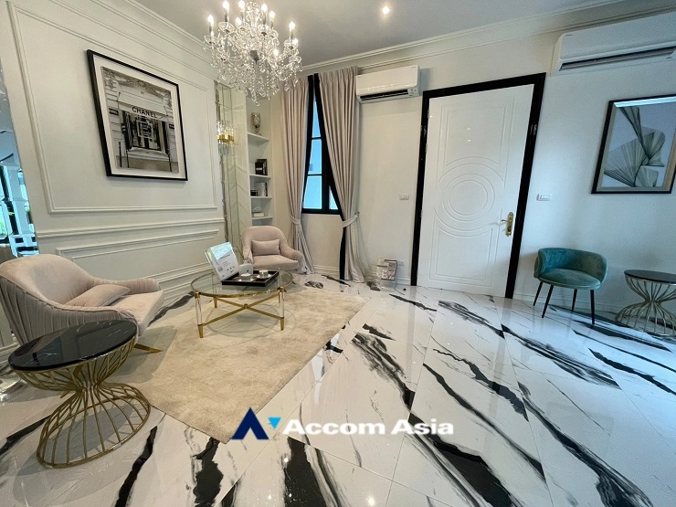 8  4 br House for rent and sale in Sukhumvit ,Bangkok BTS Ekkamai - BTS Phra khanong at House  in compound AA29882