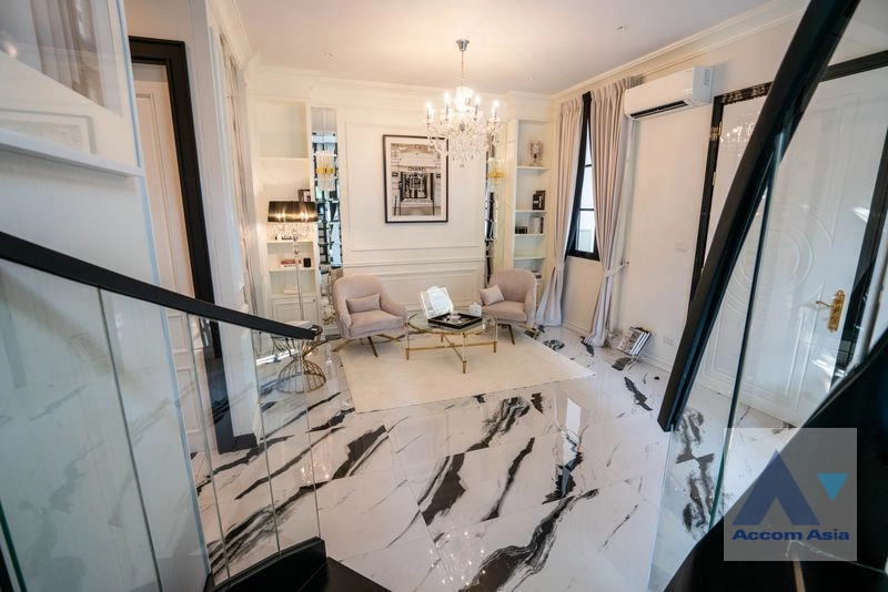 27  4 br House for rent and sale in Sukhumvit ,Bangkok BTS Ekkamai - BTS Phra khanong at House  in compound AA29882