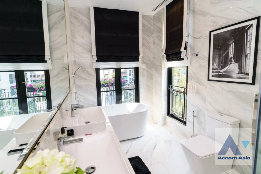 29  4 br House for rent and sale in Sukhumvit ,Bangkok BTS Ekkamai - BTS Phra khanong at House  in compound AA29882