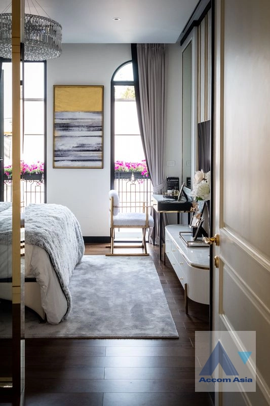 28  4 br House for rent and sale in Sukhumvit ,Bangkok BTS Ekkamai - BTS Phra khanong at House  in compound AA29882