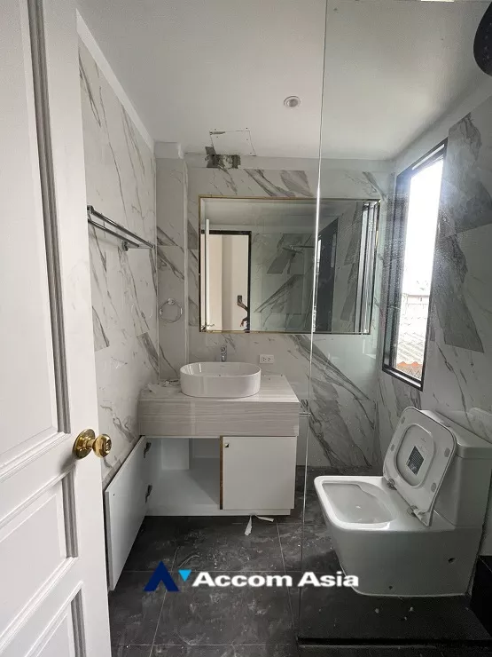 10  4 br House For Sale in Sukhumvit ,Bangkok BTS Ekkamai - BTS Phra khanong at House  in compound AA29884