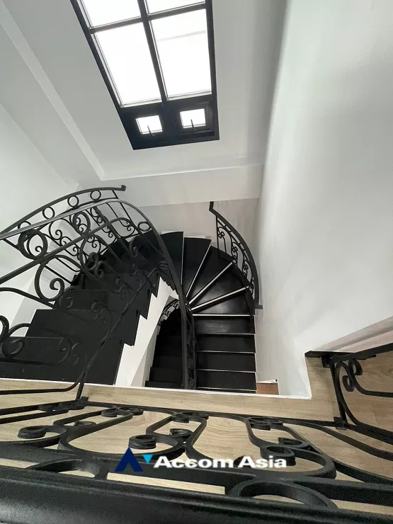 9  4 br House For Sale in Sukhumvit ,Bangkok BTS Ekkamai - BTS Phra khanong at House  in compound AA29884