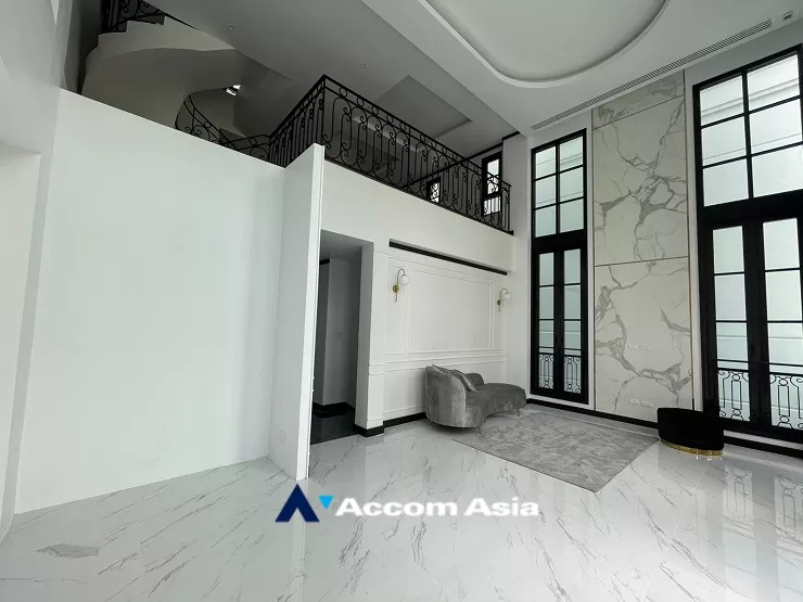 5  4 br House For Sale in Sukhumvit ,Bangkok BTS Ekkamai - BTS Phra khanong at House  in compound AA29884