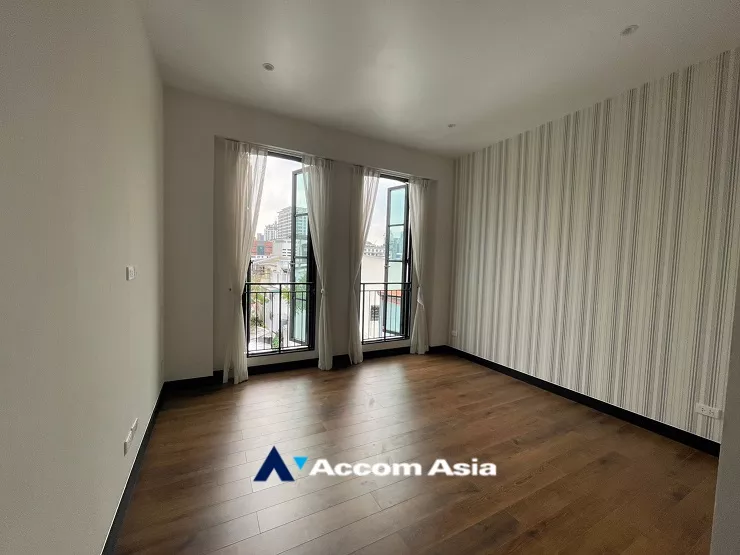 7  4 br House For Sale in Sukhumvit ,Bangkok BTS Ekkamai - BTS Phra khanong at House  in compound AA29884