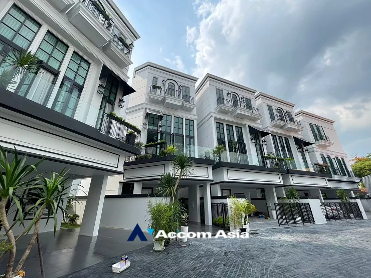 12  4 br House For Sale in Sukhumvit ,Bangkok BTS Ekkamai - BTS Phra khanong at House  in compound AA29884